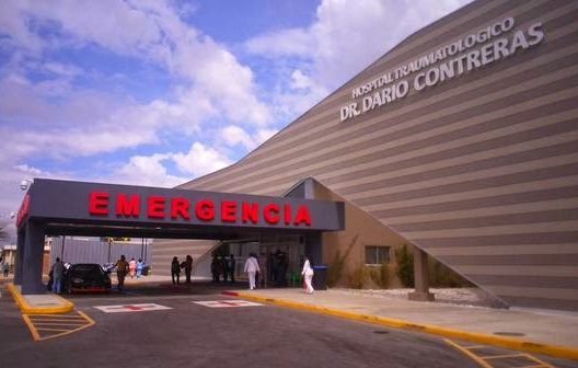 Hombre irrumpe en hospital mata una mujer y hiere a otra