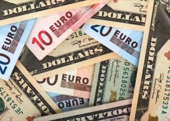 El dólar bajó 17 cts. y euro 20; eran vendidos a $58.75y $70.30