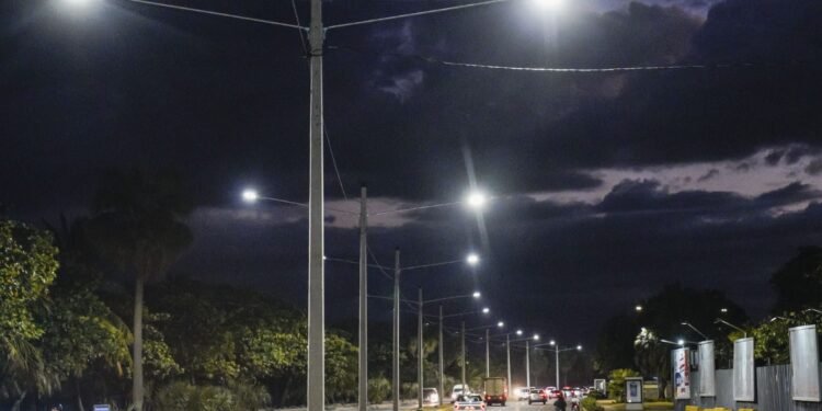 Demanda eléctrica de RD rompió de nuevo su máximo histórico