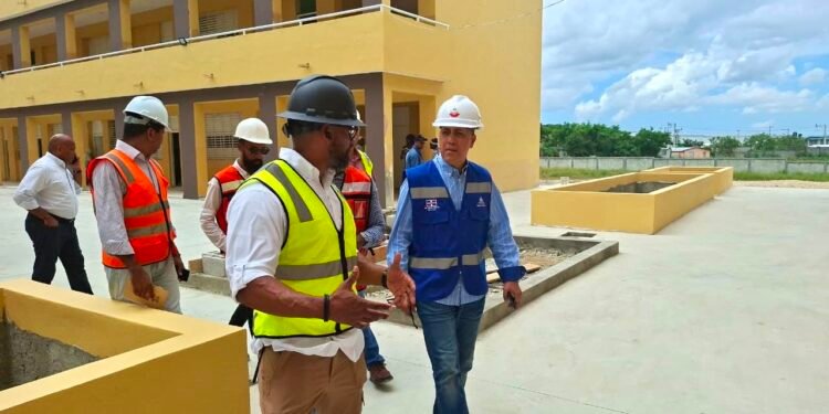 Construcción de nuevas aulas avanzan de forma acelerada en Los Alcarrizos, el Distrito Nacional y Santo Domingo Oeste