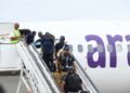 Llega vuelo humanitario con 50 dominicanos y 12 venezolanos