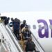 Llega vuelo humanitario con 50 dominicanos y 12 venezolanos