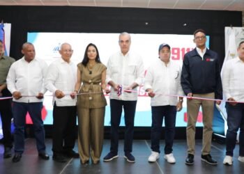 Presidente pone funcionamiento el sistema 911 en Montecristi