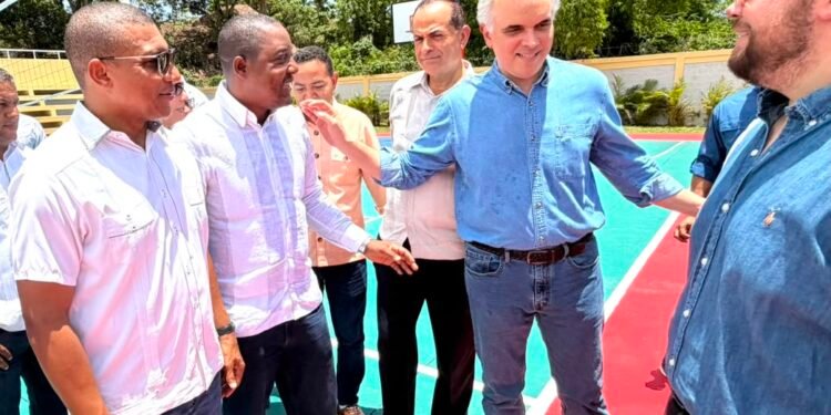 Ministro Luis Miguel De Camps inaugura escuela y techado de liceo en Las Terrenas que beneficiarán a más de mil estudiantesl