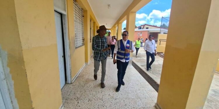 Infraestructura Escolar da toques finales a construcción de nuevo Liceo en Guayajayuco, Elías Piña para incorporarlo al nuevo año escolar