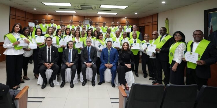 Gradúan a 58 dirigentes Fuerza del Pueblo en Justicia Electoral