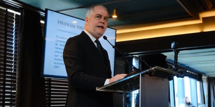 Alejandro Fernández se despide de la Superintendencia de Bancos