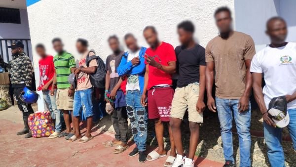 Migración detiene a 1,290 indocumentados y deporta 983