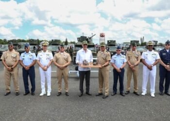Abinader entrega vehículos blindados y remoza base aérea