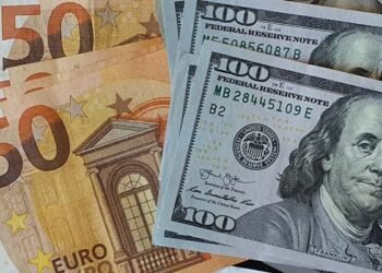 El dólar subió 15 cts. y euro 14; eran vendidos a $58.88 y $69.24