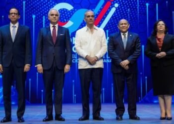 Abinader promete transformar sistema educativo dominicano