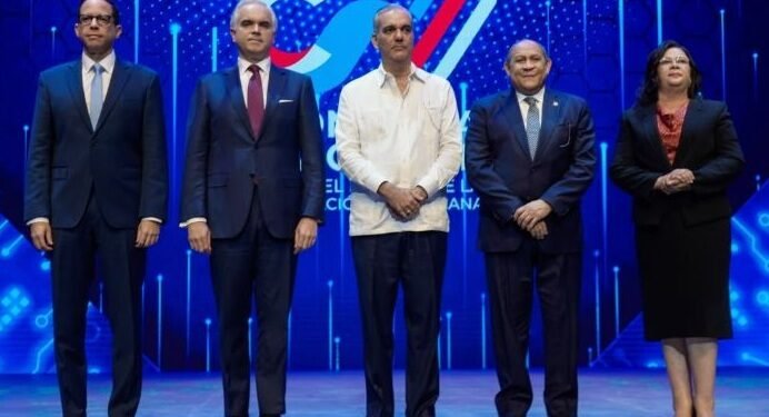 Abinader promete transformar sistema educativo dominicano