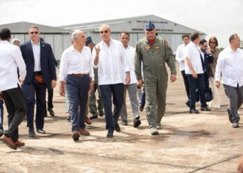 Presidentes de RD y Honduras llegan a la frontera y recorren muro fronterizo de Dajabón