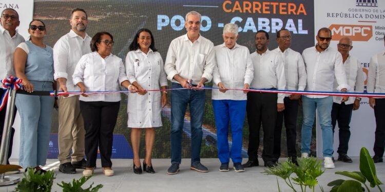 El Presidente inaugura obras en provincias suroeste dominicano