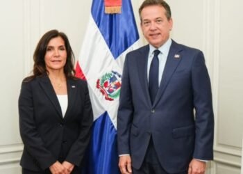 Nuevo Canciller se reúne con Embajadora de Estados Unidos