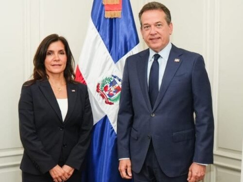 Nuevo Canciller se reúne con Embajadora de Estados Unidos