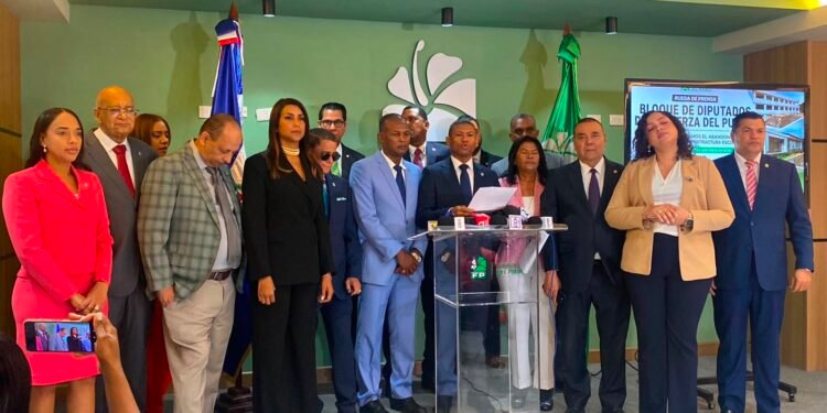 FP pide interpelar Ministro de Educación por «precariedades»