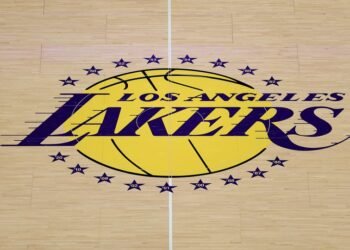 Venden Los Lakers por $12,500 MM, un récord deporte de EEUU