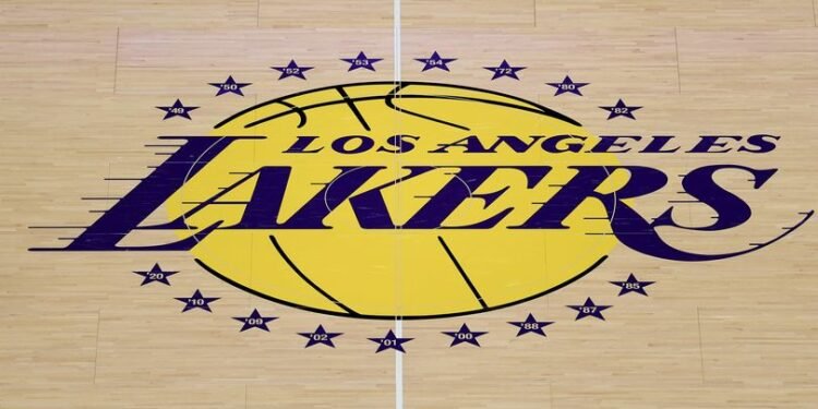 Venden Los Lakers por $12,500 MM, un récord deporte de EEUU