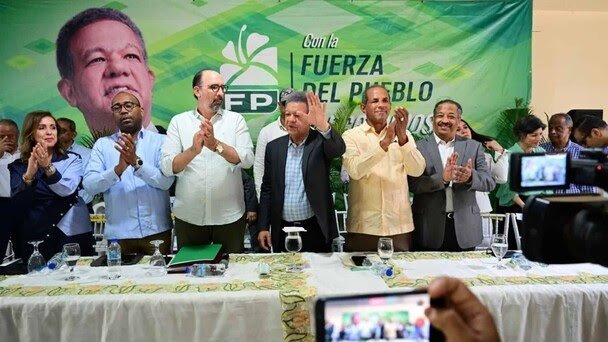 Leonel Fernández encabeza asambleas de la Fuerza del Pueblo en varias provincias