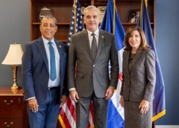 Abinader y gobernadora de NY fortalecen cooperación bilateral