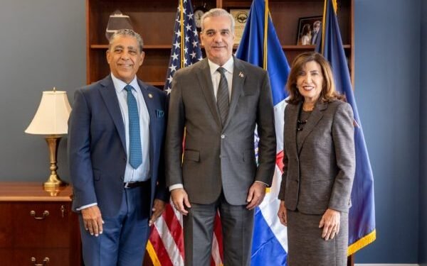 Abinader y gobernadora de NY fortalecen cooperación bilateral