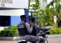 Delincuentes desarman dos policías  durante un atraco en Santiago