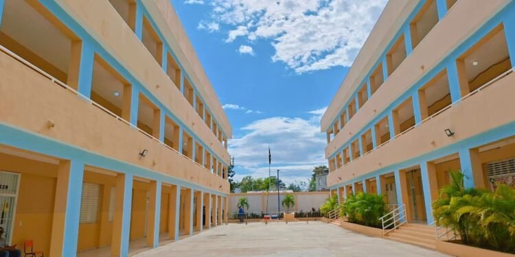 Infraestructura Escolar: Más del 98% de los centros educativos funcionan normal en todo país, mientras avanzan intervenciones en menos del 2%