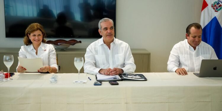 Presidente anuncia RD$10,700 millones para obras en el Cibao