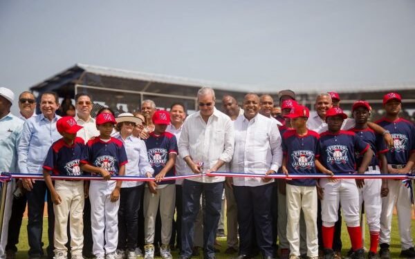 Abinader inaugura obras en Peravia; anuncia avances presa