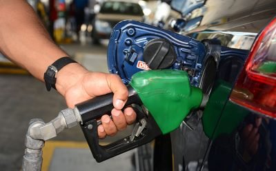 Suben hasta 9 pesos precios de combustibles en R. Dominicana