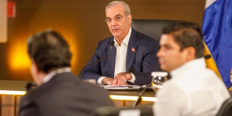 Abinader señala el monorriel de Santiago inicia pruebas octubre