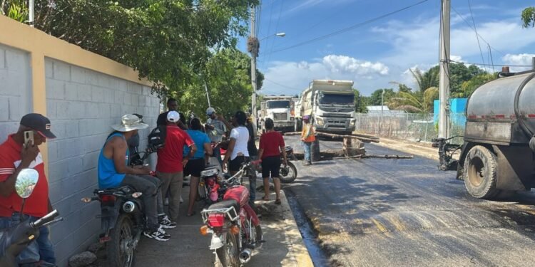 Protesta en comunidades la Vigía y Colonia Japonesa tras no acuerdo para asfaltado de calle