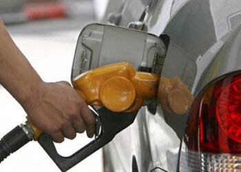 Aumentan otros $3 a gasolina premium y 2 a la regular en RD