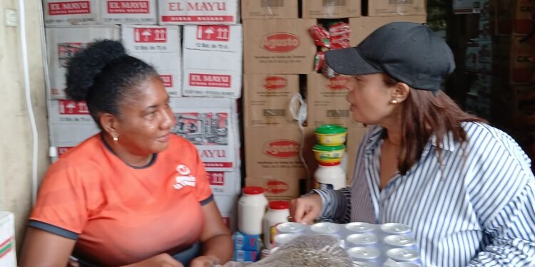 Yanirys Peña, realizó un recorrido por el Mercado Fronterizo invita al presidente Luis Abinader a reunirce con el sector comercio .