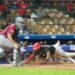 Licey blanquea a Toros sin hits; Gigantes remontan ante Leones