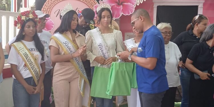 Vargavila Riverón dona tablets a Reina, Vi-Reina y Princesa de las Fiestas Patronales Rosario Dajabón 2026