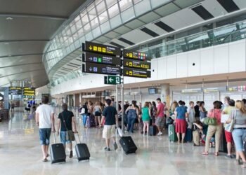 Levantarán impedimentos de salida a más de 56 mil personas