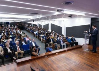 Omar Fernández pide mayor fiscalización del Congreso