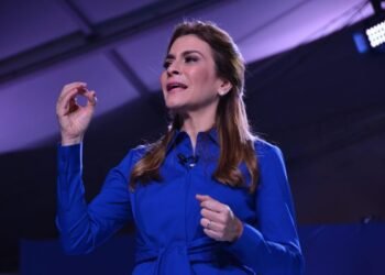 Carolina Mejía propone un muro económico en la frontera