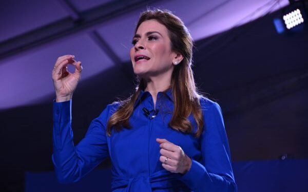 Carolina Mejía propone un muro económico en la frontera
